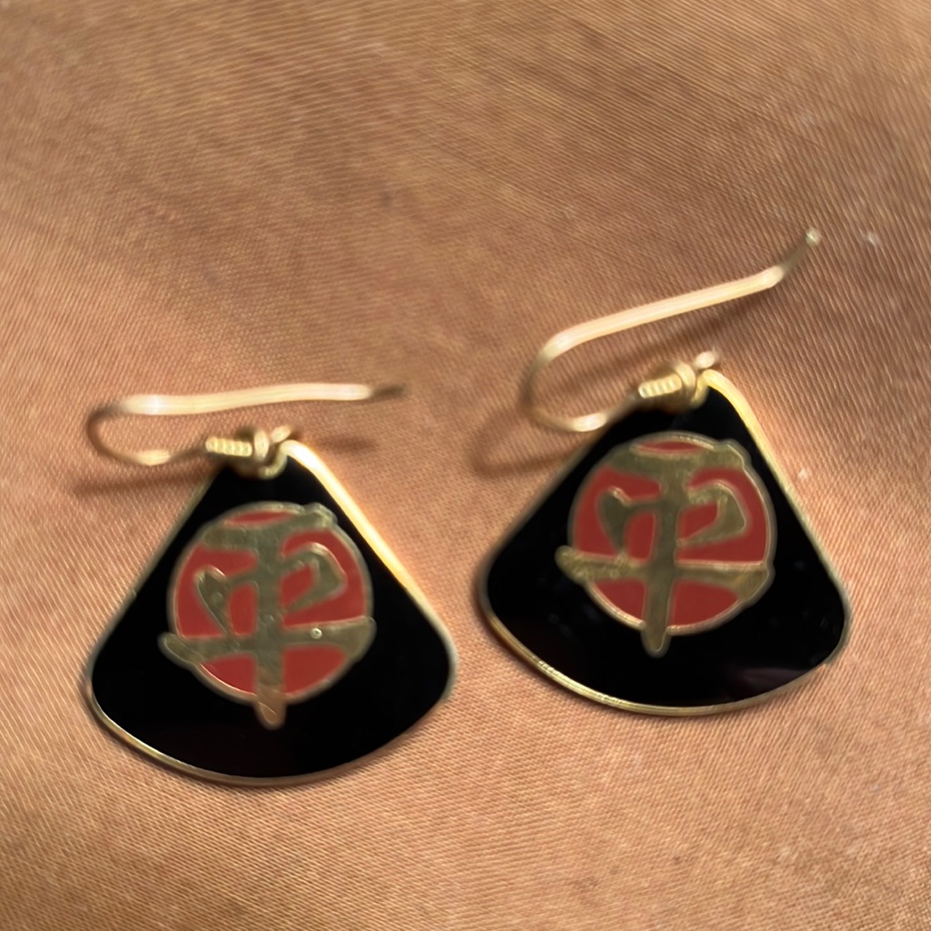 Laurel Burch Pierced Enamel Dangle Earrings With Chinese Peace Sign 20$